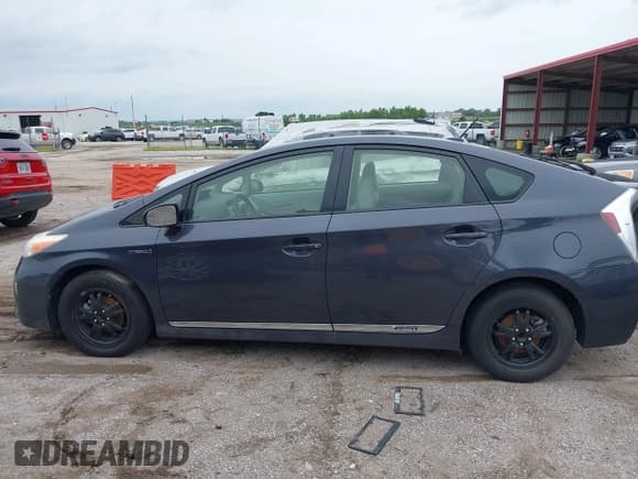 ✅ 2013 Toyota Prius One • VIN: JTDKN3DU3D1699195 • Lot: 42865927. Wystawiony na IAAI z przebiegiem 225 855 mil. Bezpłatny archiwum sprzedaży aukcyjnych z USA i szczegółowy raport historii pojazdu na DreamBid. Zdjęcie 14.