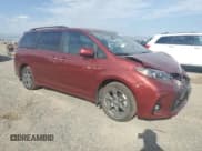 ✅ 2019 Toyota Sienna SE • VIN: 5TDEZ3DC1KS222208 • Лот: 68946224. Опубликован ранее на Copart с пробегом 60 446 миль. Бесплатный доступ к архиву аукционных продаж из США и подробный отчёт об истории автомобиля на DreamBid. Изображение 4.