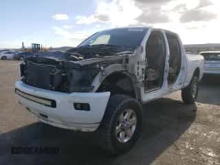 2010 Dodge 3500 SLT z VIN 3D73Y3CL0AG149069, wystawiony jako Copart lot #53614685 z przebiegiem 171 864 mil mil oraz Szkoda całkowita • Salvage title. Historia ofert i sprzedaży dostępna na DreamBid. Obrazek 1.