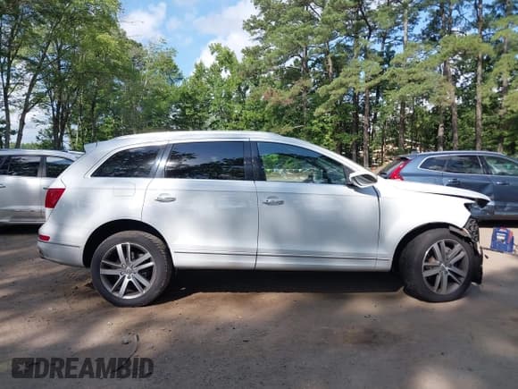 ✅ 2015 Audi Q7 Premium Plus • VIN: WA1LGAFE0FD012730 • Lot: 42811189. Wystawiony na IAAI z przebiegiem Nie podano. Bezpłatny archiwum sprzedaży aukcyjnych z USA i szczegółowy raport historii pojazdu na DreamBid. Zdjęcie 14.