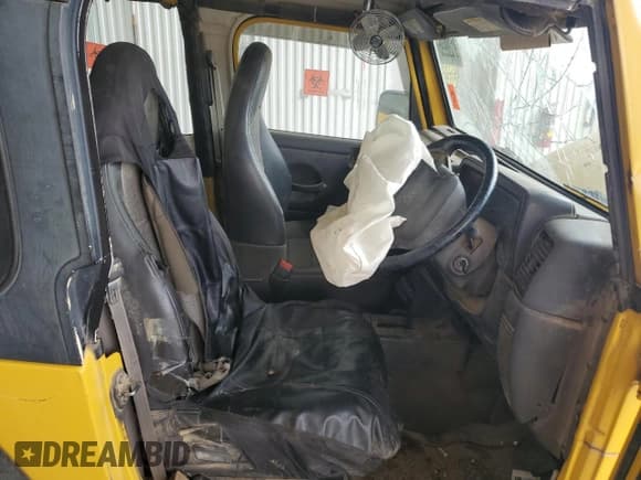 ✅ 2000 Jeep Wrangler Sport • VIN: 1J4FA49S5YP739381 • Лот: 81209995. Опубликован ранее на Copart с пробегом 286 678 миль. Бесплатный доступ к архиву аукционных продаж из США и подробный отчёт об истории автомобиля на DreamBid. Изображение 7.