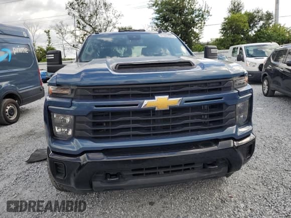 ✅ 2024 Chevrolet Silverado 2500HD Custom • VIN: 1GC4YME7XRF315468 • Лот: 81867015. Опубликован ранее на Copart с пробегом 87 233 миль. Бесплатный доступ к архиву аукционных продаж из США и подробный отчёт об истории автомобиля на DreamBid. Изображение 5.