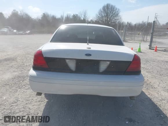 ✅ 2008 Ford Police Interceptor • VIN: 2FAFP71V98X144920 • Lot: 41708440. Wystawiony na IAAI z przebiegiem 220 381 mil. Bezpłatny archiwum sprzedaży aukcyjnych z USA i szczegółowy raport historii pojazdu na DreamBid. Zdjęcie 16.