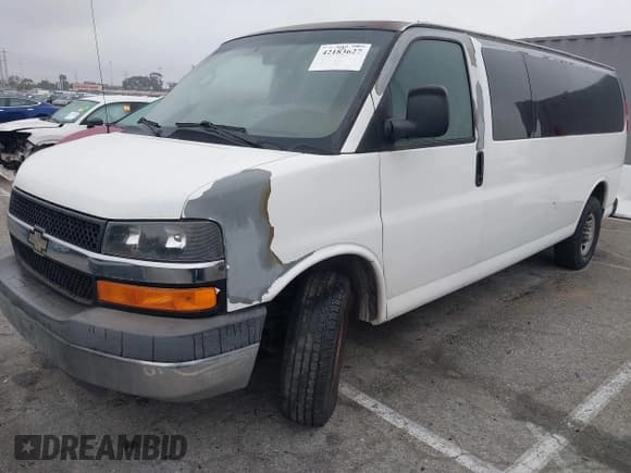 ✅ 2010 Chevrolet Express Passenger LT • VIN: 1GA2G1DG1A1105460 • Lot: 42183627. Wystawiony na IAAI z przebiegiem 165 692 mil. Bezpłatny archiwum sprzedaży aukcyjnych z USA i szczegółowy raport historii pojazdu na DreamBid. Zdjęcie 16.