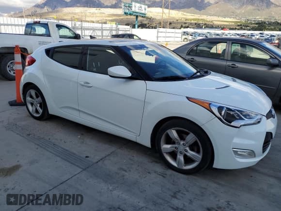 ✅ 2014 Hyundai Veloster • VIN: KMHTC6AD4EU196223 • Lot: 75831184. Wystawiony na Copart z przebiegiem 106 090 mil. Bezpłatny archiwum sprzedaży aukcyjnych z USA i szczegółowy raport historii pojazdu na DreamBid. Zdjęcie 4.