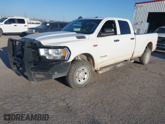 ✅ 2022 Ram 2500 Tradesman • VIN: 3C6UR5HJ4NG130956 • Lot: 41934589. Listed on IAAI with 117,963 mi. Free auction sales archive from the USA and detailed vehicle history report at DreamBid. Image 2.