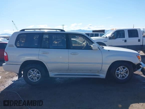 ✅ 2001 Lexus LX 470 • VIN: JTJHT00W313502710 • Lot: 42003532. Wystawiony na IAAI z przebiegiem 261 209 mil. Bezpłatny archiwum sprzedaży aukcyjnych z USA i szczegółowy raport historii pojazdu na DreamBid. Zdjęcie 13.