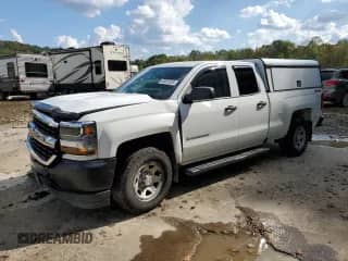 2019 Chevrolet Silverado 1500 Work Truck z VIN 2GCVKNEC3K1166049, wystawiony jako Copart lot #68051555 z przebiegiem 194 135 mil mil oraz Szkoda całkowita • Salvage title. Historia ofert i sprzedaży dostępna na DreamBid. Obrazek 1.