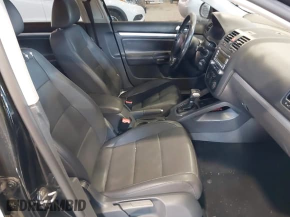 ✅ 2008 Volkswagen Jetta SE • VIN: 3VWRZ71K08M106704 • Lot: 41402684. Wystawiony na IAAI z przebiegiem 119 628 mil. Bezpłatny archiwum sprzedaży aukcyjnych z USA i szczegółowy raport historii pojazdu na DreamBid. Zdjęcie 5.