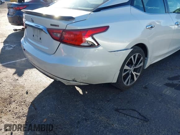 ✅ 2016 Nissan Maxima Platinum • VIN: 1N4AA6AP2GC409454 • Lot: 41667739. Listed on IAAI with 91,132 mi. Free auction sales archive from the USA and detailed vehicle history report at DreamBid. Image 6.
