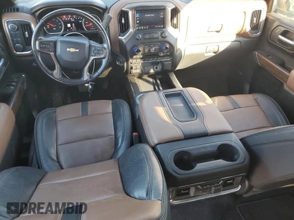 ✅ 2021 Chevrolet Silverado 1500 High Country • VIN: 1GCUYHET9MZ105696 • Lot: 81576454. Wystawiony na Copart z przebiegiem 58 718 mil. Bezpłatny archiwum sprzedaży aukcyjnych z USA i szczegółowy raport historii pojazdu na DreamBid. Zdjęcie 8.