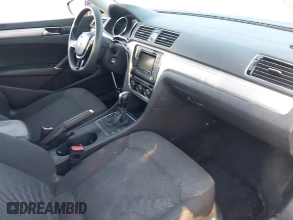 ✅ 2016 Volkswagen Passat S • VIN: 1VWAS7A3XGC046778 • Лот: 42431146. Опубликован ранее на IAAI с пробегом 136 178 миль. Бесплатный доступ к архиву аукционных продаж из США и подробный отчёт об истории автомобиля на DreamBid. Изображение 5.