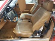 ✅ 1989 Mercedes-Benz 560 SL • VIN: WDBBA48D0KA104374 • Lot: 61547645. Wystawiony na Copart z przebiegiem 96 577 mil. Bezpłatny archiwum sprzedaży aukcyjnych z USA i szczegółowy raport historii pojazdu na DreamBid. Zdjęcie 7.