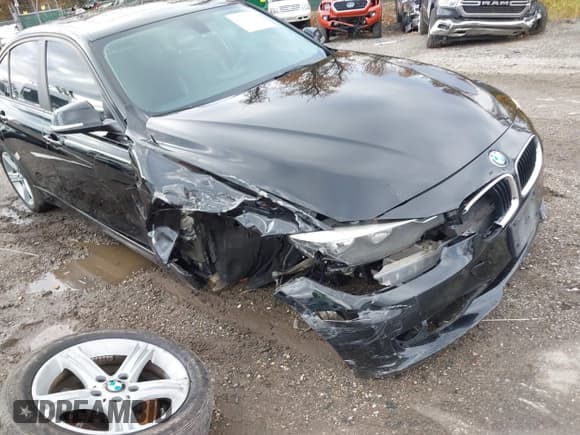 ✅ 2013 BMW 3 Series 320i xDrive • VIN: WBA3C3C54DF982516 • Lot: 43648194. Wystawiony na IAAI z przebiegiem 121 426 mil. Bezpłatny archiwum sprzedaży aukcyjnych z USA i szczegółowy raport historii pojazdu na DreamBid. Zdjęcie 6.