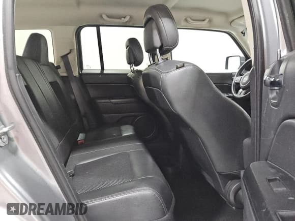 ✅ 2017 Jeep Patriot Sport SE • VIN: 1C4NJRBB0HD179909 • Lot: 91310995. Wystawiony na Copart z przebiegiem 108 835 mil. Bezpłatny archiwum sprzedaży aukcyjnych z USA i szczegółowy raport historii pojazdu na DreamBid. Zdjęcie 11.