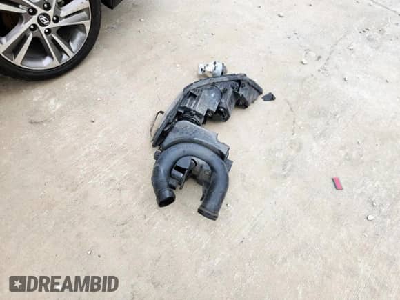 2017 Hyundai Elantra Limited z VIN 5NPD84LF1HH056075, wystawiony jako Copart lot #70145975 z przebiegiem 99 404 mil mil oraz Szkoda całkowita • Salvage title. Historia ofert i sprzedaży dostępna na DreamBid. Obrazek 12.