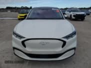 ✅ 2022 Ford Mustang Mach-E Premium • VIN: 3FMTK3RM5NMA26611 • Лот: 92500615. Опубликован ранее на Copart с пробегом 67 376 миль. Бесплатный доступ к архиву аукционных продаж из США и подробный отчёт об истории автомобиля на DreamBid. Изображение 5.