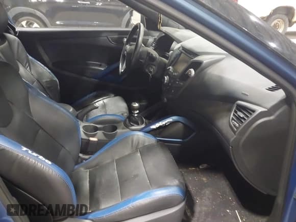 ✅ 2016 Hyundai Veloster Turbo Rally Edition • VIN: KMHTC6AE9GU261241 • Lot: 43283522. Wystawiony na IAAI z przebiegiem 143 991 mil. Bezpłatny archiwum sprzedaży aukcyjnych z USA i szczegółowy raport historii pojazdu na DreamBid. Zdjęcie 5.