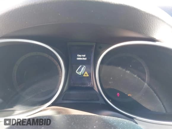 ✅ 2015 Hyundai Santa Fe • VIN: 5XYZUDLB5FG277259 • Lot: 43128172. Wystawiony na IAAI z przebiegiem 335 mil. Bezpłatny archiwum sprzedaży aukcyjnych z USA i szczegółowy raport historii pojazdu na DreamBid. Zdjęcie 7.