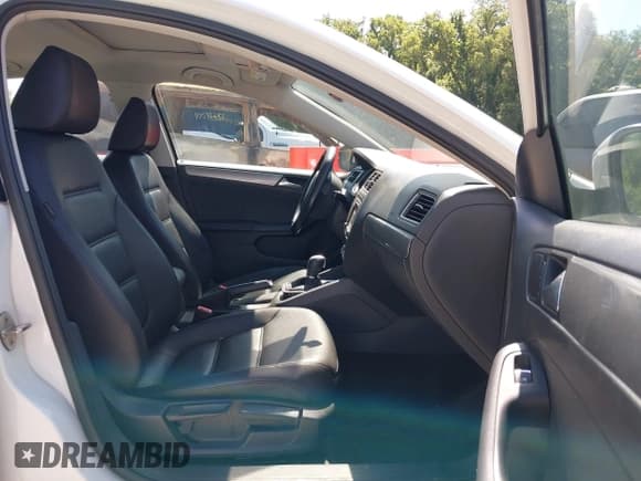 ✅ 2015 Volkswagen Jetta SE • VIN: 3VWD07AJ6FM312893 • Лот: 42553912. Опубликован ранее на IAAI с пробегом 115 913 миль. Бесплатный доступ к архиву аукционных продаж из США и подробный отчёт об истории автомобиля на DreamBid. Изображение 5.