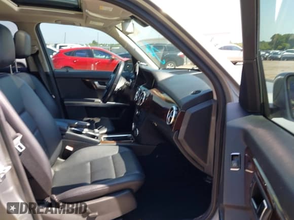 ✅ 2013 Mercedes-Benz GLK 350 • VIN: WDCGG5HB9DG142674 • Лот: 42896394. Опубликован ранее на IAAI с пробегом 137 684 миль. Бесплатный доступ к архиву аукционных продаж из США и подробный отчёт об истории автомобиля на DreamBid. Изображение 5.