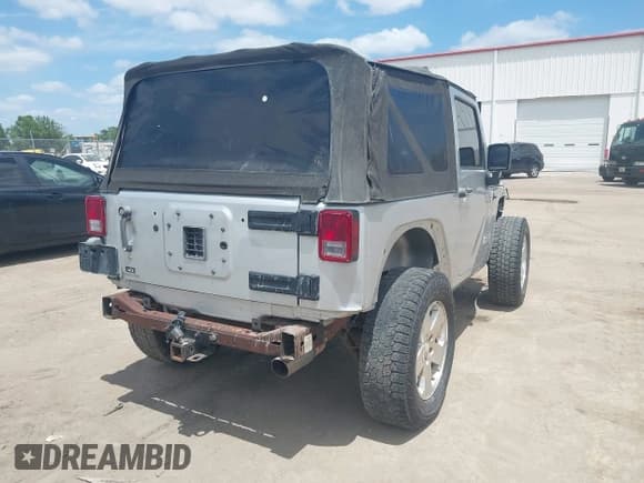 ✅ 2009 Jeep Wrangler X • VIN: 1J4FA24189L755392 • Lot: 42811063. Wystawiony na IAAI z przebiegiem 97 644 mil. Bezpłatny archiwum sprzedaży aukcyjnych z USA i szczegółowy raport historii pojazdu na DreamBid. Zdjęcie 4.