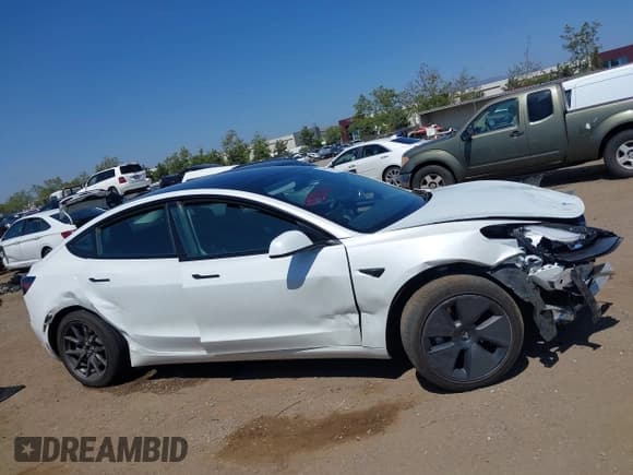 ✅ 2023 Tesla Model 3 • VIN: 5YJ3E1EA2PF571569 • Lot: 42288715. Wystawiony na IAAI z przebiegiem 30 271 mil. Bezpłatny archiwum sprzedaży aukcyjnych z USA i szczegółowy raport historii pojazdu na DreamBid. Zdjęcie 13.