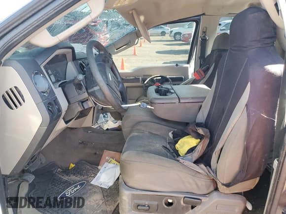 ✅ 2010 Ford F-250 XL • VIN: 1FTSX2BR2AEA86024 • Lot: 61898905. Wystawiony na Copart z przebiegiem 223 021 mil. Bezpłatny archiwum sprzedaży aukcyjnych z USA i szczegółowy raport historii pojazdu na DreamBid. Zdjęcie 7.