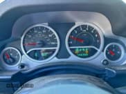 ✅ 2008 Jeep Wrangler Unlimited Sahara • VIN: 1J4GA59148L521893 • Lot: 94819545. Wystawiony na Copart z przebiegiem 149 749 mil. Bezpłatny archiwum sprzedaży aukcyjnych z USA i szczegółowy raport historii pojazdu na DreamBid. Zdjęcie 8.