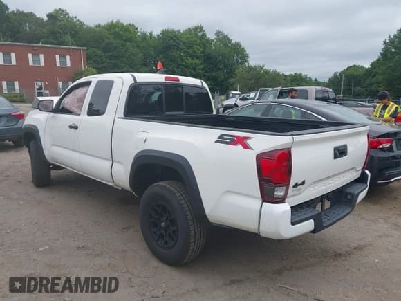 ✅ 2020 Toyota Tacoma SR • VIN: 3TYSX5EN1LT000276 • Lot: 42673254. Listed on IAAI with 57,374 mi. Free auction sales archive from the USA and detailed vehicle history report at DreamBid. Image 3.