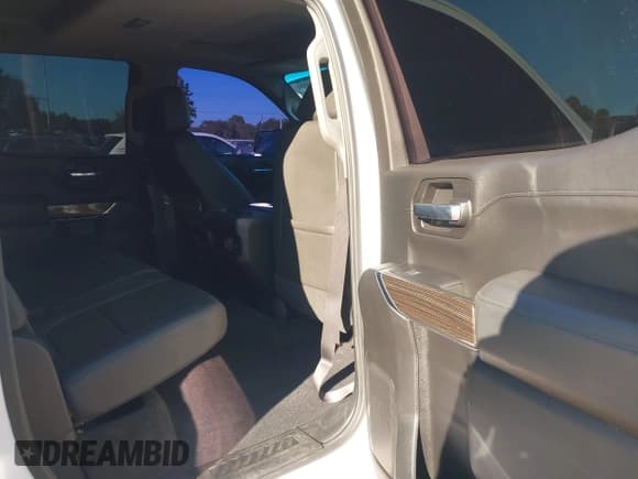 ✅ 2020 Chevrolet Silverado 1500 LT Trail Boss • VIN: 1GCPYFED8LZ117914 • Lot: 43580581. Wystawiony na IAAI z przebiegiem 111 118 mil. Bezpłatny archiwum sprzedaży aukcyjnych z USA i szczegółowy raport historii pojazdu na DreamBid. Zdjęcie 8.