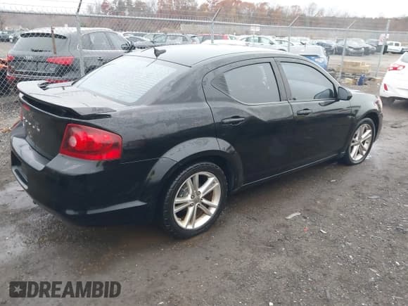 ✅ 2011 Dodge Avenger Heat • VIN: 1B3BD1FG4BN622678 • Lot: 43740185. Listed on IAAI with 119,721 mi. Free auction sales archive from the USA and detailed vehicle history report at DreamBid. Image 4.