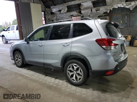 ✅ 2023 Subaru Forester Premium • VIN: JF2SKADC0PH492118 • Lot: 85335035. Listed on Copart with 1,427 mi. Free auction sales archive from the USA and detailed vehicle history report at DreamBid. Image 2.