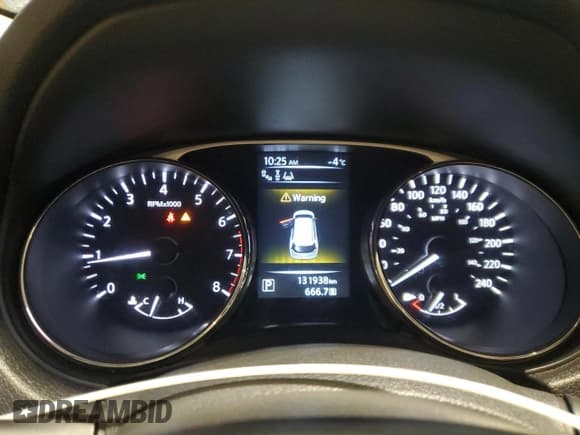 ✅ 2015 Nissan Rogue SL • VIN: 5N1AT2MV5FC761073 • Lot: 92188355. Listed on Copart with 131,938 mi. Free auction sales archive from the USA and detailed vehicle history report at DreamBid. Image 9.