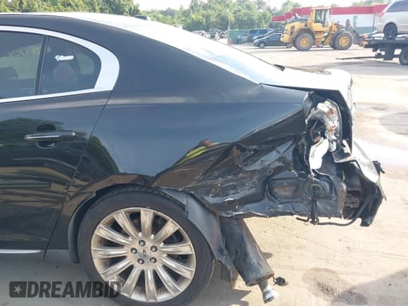 ✅ 2010 Lincoln MKS • VIN: 1LNHL9DR1AG600652 • Lot: 42984804. Wystawiony na IAAI z przebiegiem 176 060 mil. Bezpłatny archiwum sprzedaży aukcyjnych z USA i szczegółowy raport historii pojazdu na DreamBid. Zdjęcie 17.