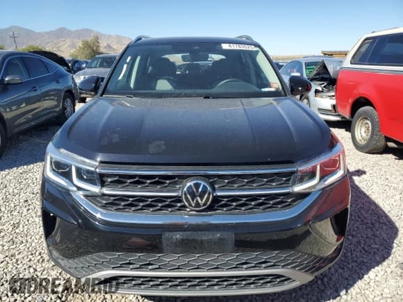 ✅ 2022 Volkswagen Taos SEL • VIN: 3VV2X7B26NM049706 • Lot: 81783525. Wystawiony na Copart z przebiegiem 29 545 mil. Bezpłatny archiwum sprzedaży aukcyjnych z USA i szczegółowy raport historii pojazdu na DreamBid. Zdjęcie 5.