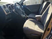 ✅ 2005 Toyota Matrix STD • VIN: 2T1LR32E55C367843 • Лот: 81179215. Опубликован ранее на Copart с пробегом Не указан. Бесплатный доступ к архиву аукционных продаж из США и подробный отчёт об истории автомобиля на DreamBid. Изображение 7.