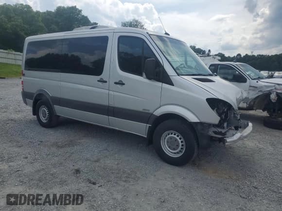 ✅ 2012 Mercedes-Benz Sprinter Passenger • VIN: WDZPE7CC6C5625069 • Лот: 60524795. Опубликован ранее на Copart с пробегом 102 975 миль. Бесплатный доступ к архиву аукционных продаж из США и подробный отчёт об истории автомобиля на DreamBid. Изображение 4.