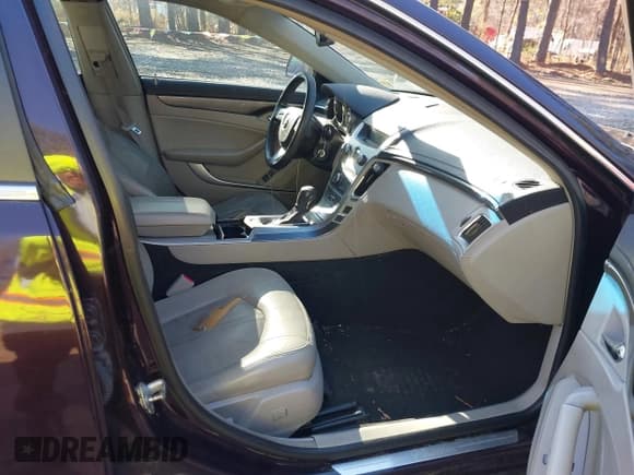 ✅ 2010 Cadillac CTS Performance • VIN: 1G6DJ5EV9A0109075 • Lot: 41701686. Wystawiony na IAAI z przebiegiem 225 974 mil. Bezpłatny archiwum sprzedaży aukcyjnych z USA i szczegółowy raport historii pojazdu na DreamBid. Zdjęcie 5.