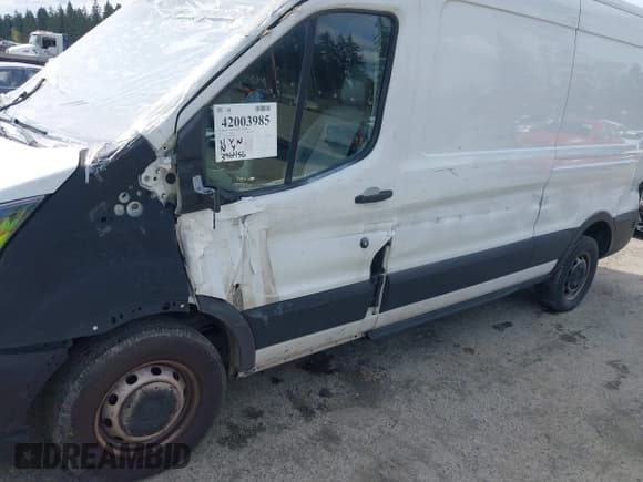 ✅ 2019 Ford Transit • VIN: 1FTBW2CM0KKB30319 • Lot: 42003985. Listed on IAAI with 396,456 mi. Free auction sales archive from the USA and detailed vehicle history report at DreamBid. Image 6.