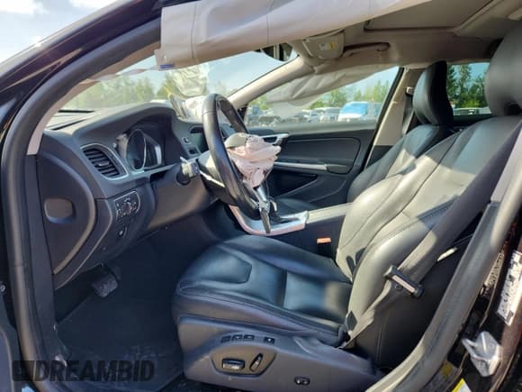 ✅ 2018 Volvo V60 • VIN: YV440MWK5J2057170 • Lot: 58806685. Listed on Copart with 60,104 mi. Free auction sales archive from the USA and detailed vehicle history report at DreamBid. Image 7.