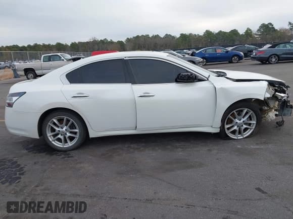 ✅ 2014 Nissan Maxima S • VIN: 1N4AA5APXEC498617 • Lot: 38257163. Listed on IAAI with 195,761 mi. Free auction sales archive from the USA and detailed vehicle history report at DreamBid. Image 13.