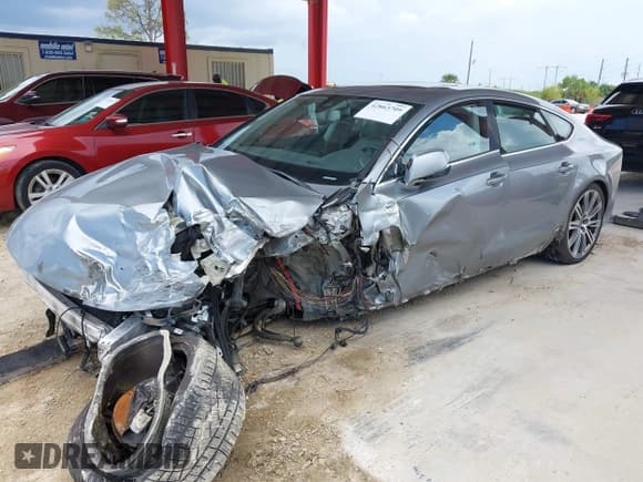 ✅ 2013 Audi A7 Prestige • VIN: WAU2GAFC2DN075879 • Lot: 42863709. Wystawiony na IAAI z przebiegiem 167 185 mil. Bezpłatny archiwum sprzedaży aukcyjnych z USA i szczegółowy raport historii pojazdu na DreamBid. Zdjęcie 2.