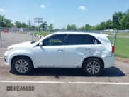 ✅ 2012 Kia Sorento SX • VIN: 5XYKWDA25CG227942 • Лот: 42582266. Опубликован ранее на IAAI с пробегом 137 921 миль. Бесплатный доступ к архиву аукционных продаж из США и подробный отчёт об истории автомобиля на DreamBid. Изображение 14.