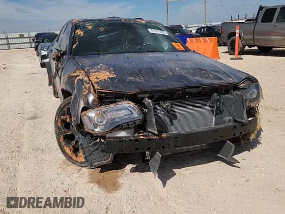 ✅ 2019 Chrysler 300 S • VIN: 2C3CCABT1KH569640 • Lot: 81071855. Wystawiony na Copart z przebiegiem 103 124 mil. Bezpłatny archiwum sprzedaży aukcyjnych z USA i szczegółowy raport historii pojazdu na DreamBid. Zdjęcie 14.