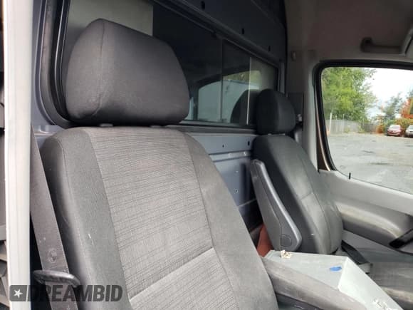 ✅ 2015 Freightliner Sprinter • VIN: WDYPE8CC6FP165009 • Лот: 71892314. Опубликован ранее на Copart с пробегом 143 683 миль. Бесплатный доступ к архиву аукционных продаж из США и подробный отчёт об истории автомобиля на DreamBid. Изображение 11.