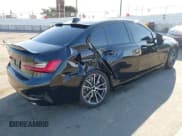 ✅ 2019 BMW 3 Series 330i • VIN: WBA5R1C54KAK10720 • Lot: 43388773. Wystawiony na IAAI z przebiegiem 44 293 mil. Bezpłatny archiwum sprzedaży aukcyjnych z USA i szczegółowy raport historii pojazdu na DreamBid. Zdjęcie 4.