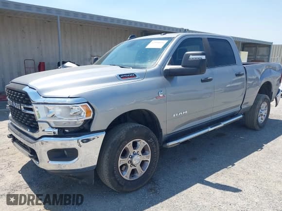 ✅ 2024 Ram 2500 Big Horn • VIN: 3C6UR5DLXRG338482 • Лот: 42990856. Опубликован ранее на IAAI с пробегом 47 251 миль. Бесплатный доступ к архиву аукционных продаж из США и подробный отчёт об истории автомобиля на DreamBid. Изображение 17.