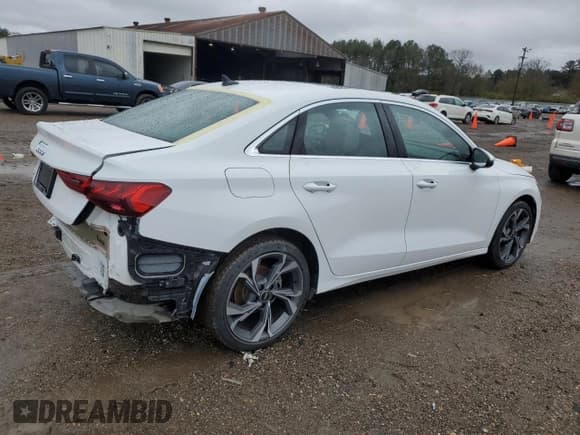 ✅ 2022 Audi A3 Premium Plus • VIN: WAUBUDGY0NA098249 • Лот: 88032825. Опубликован ранее на Copart с пробегом 44 166 миль. Бесплатный доступ к архиву аукционных продаж из США и подробный отчёт об истории автомобиля на DreamBid. Изображение 3.