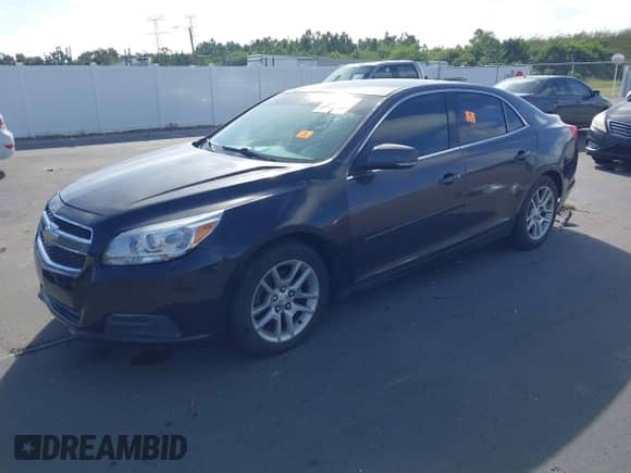 2013 Chevrolet Malibu LT z VIN 1G11C5SA8DF318605, wystawiony jako IAAI lot #43379144 z przebiegiem 89 799 mil mil oraz . Historia ofert i sprzedaży dostępna na DreamBid. Obrazek 2.